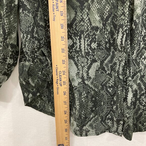INC International Concepts size XL Black Gray Reptile Print Soft Flowy Button Up - Picture 4 of 9